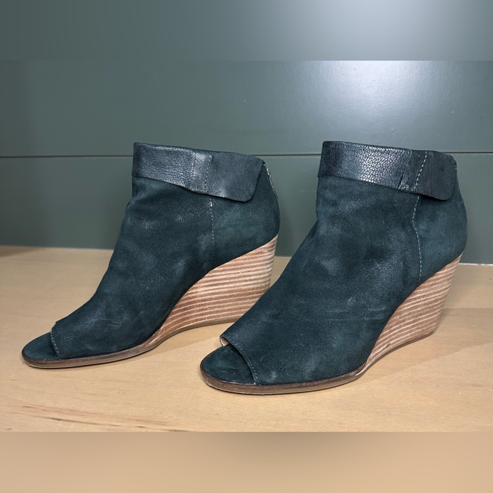 Lucky Brand Dark Green Suede Peep Toe Wedge Size 8.5